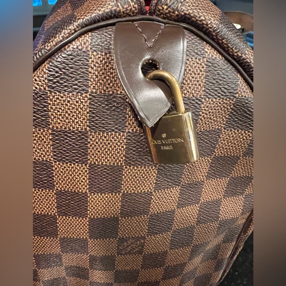 Authentic Louis Vuitton - Picture 5 of 11